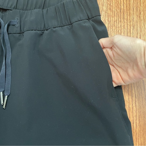 Lululemon On The Fly Pant *Woven 28" in Black Pants size 10 - Picture 9 of 16